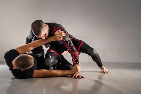 Två män brottas no-gi bjj